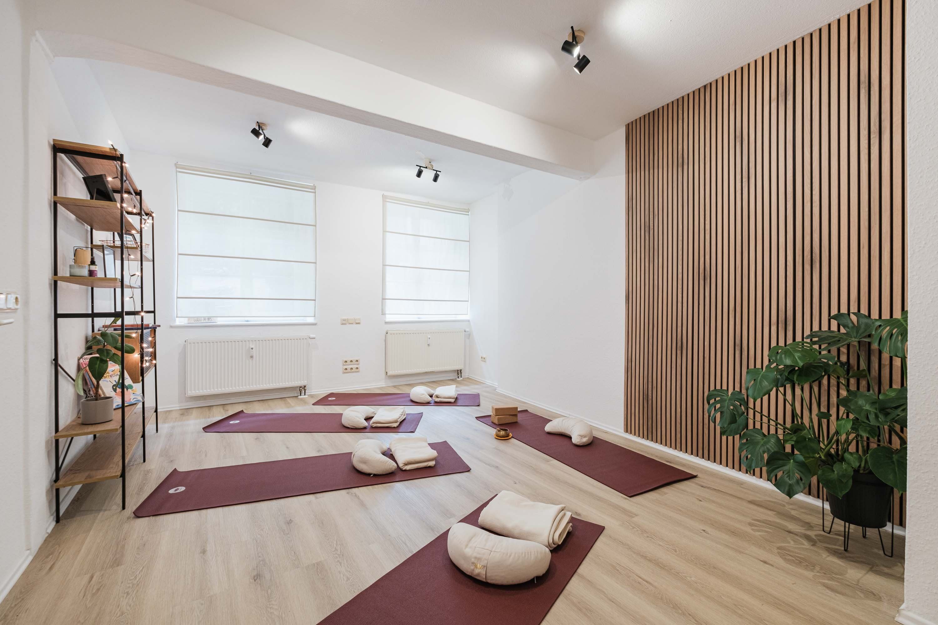 Blick in das Yoga- und Beratungsstudio von Ariane Grebenstein